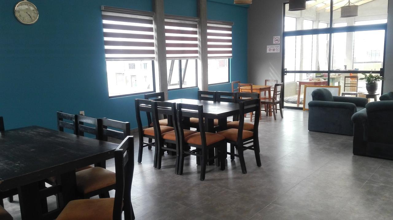 Piedra Blanca Backpackers Hostel Уюни Екстериор снимка