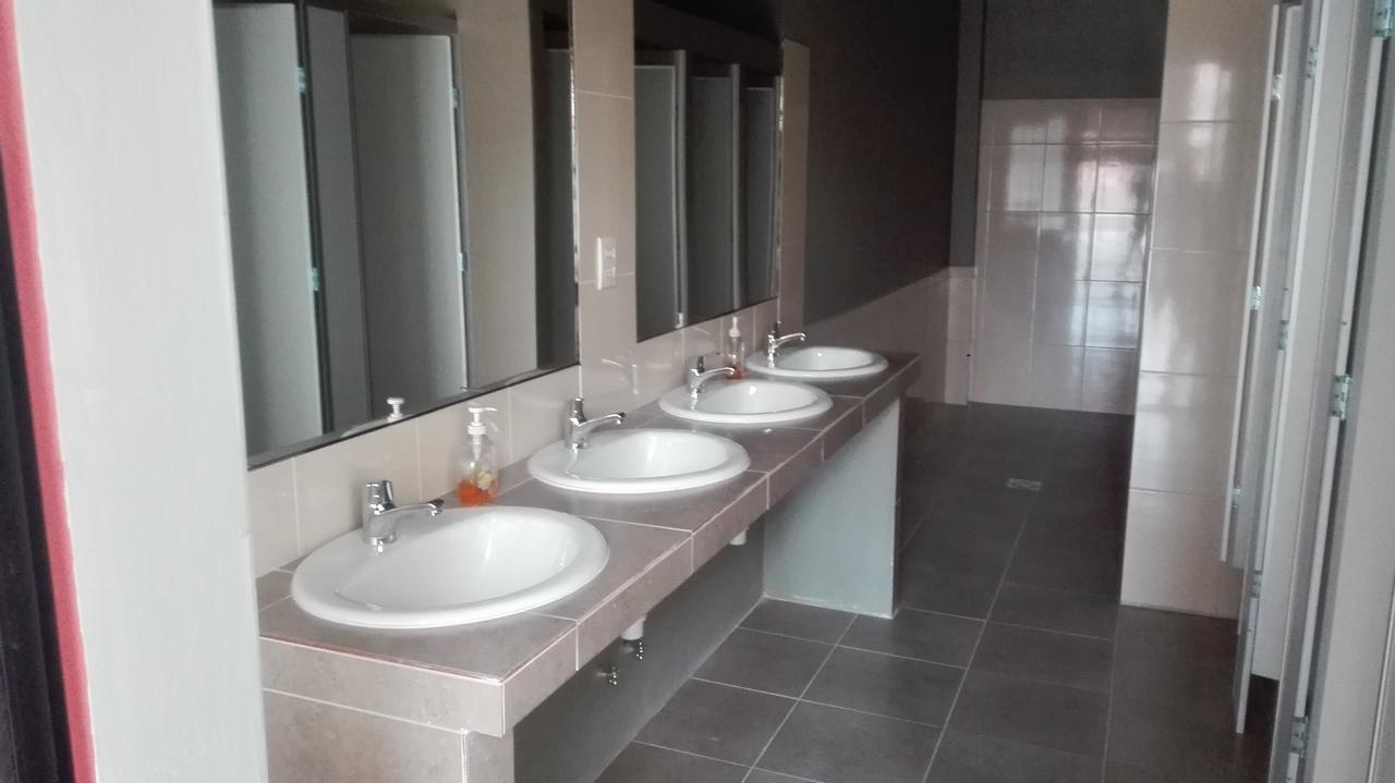 Piedra Blanca Backpackers Hostel Уюни Екстериор снимка