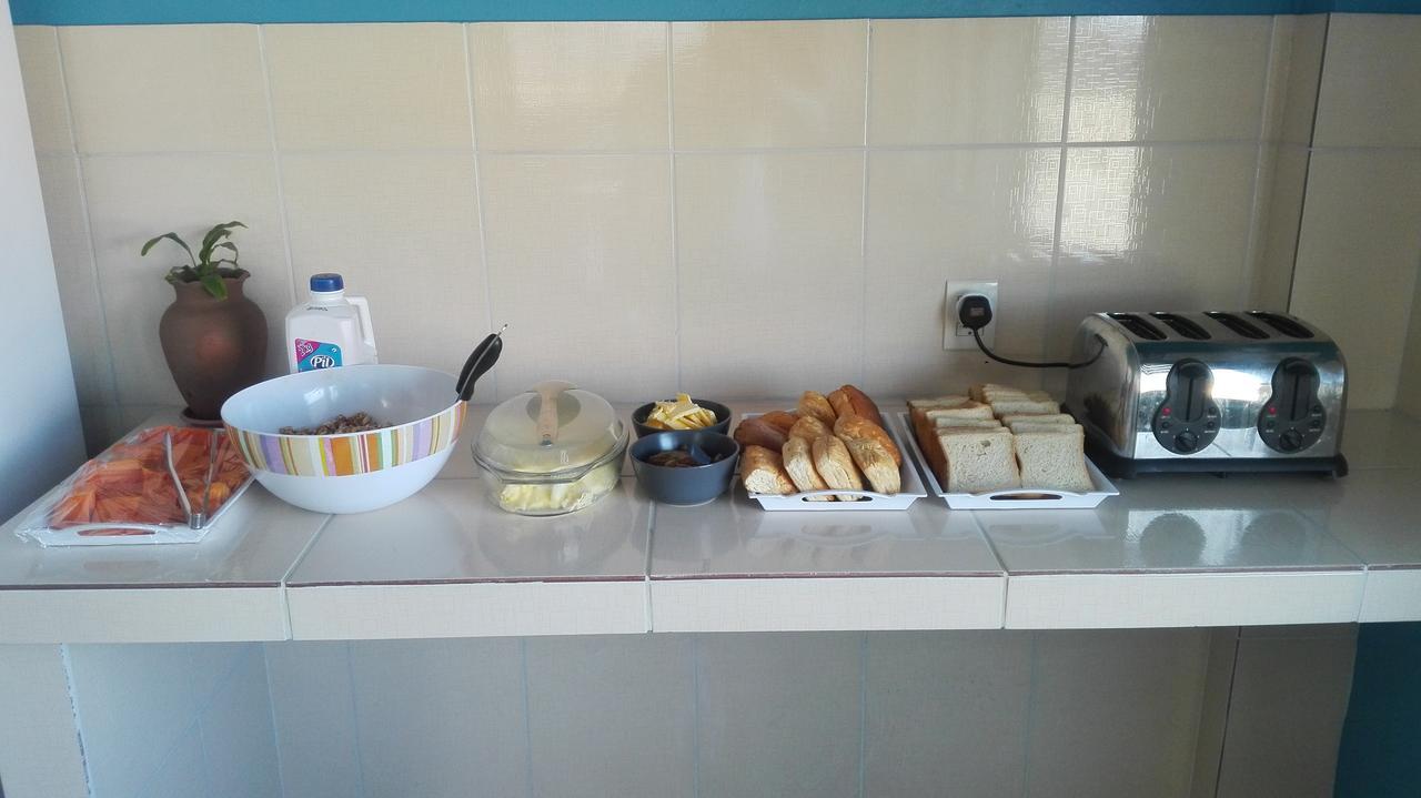 Piedra Blanca Backpackers Hostel Уюни Екстериор снимка
