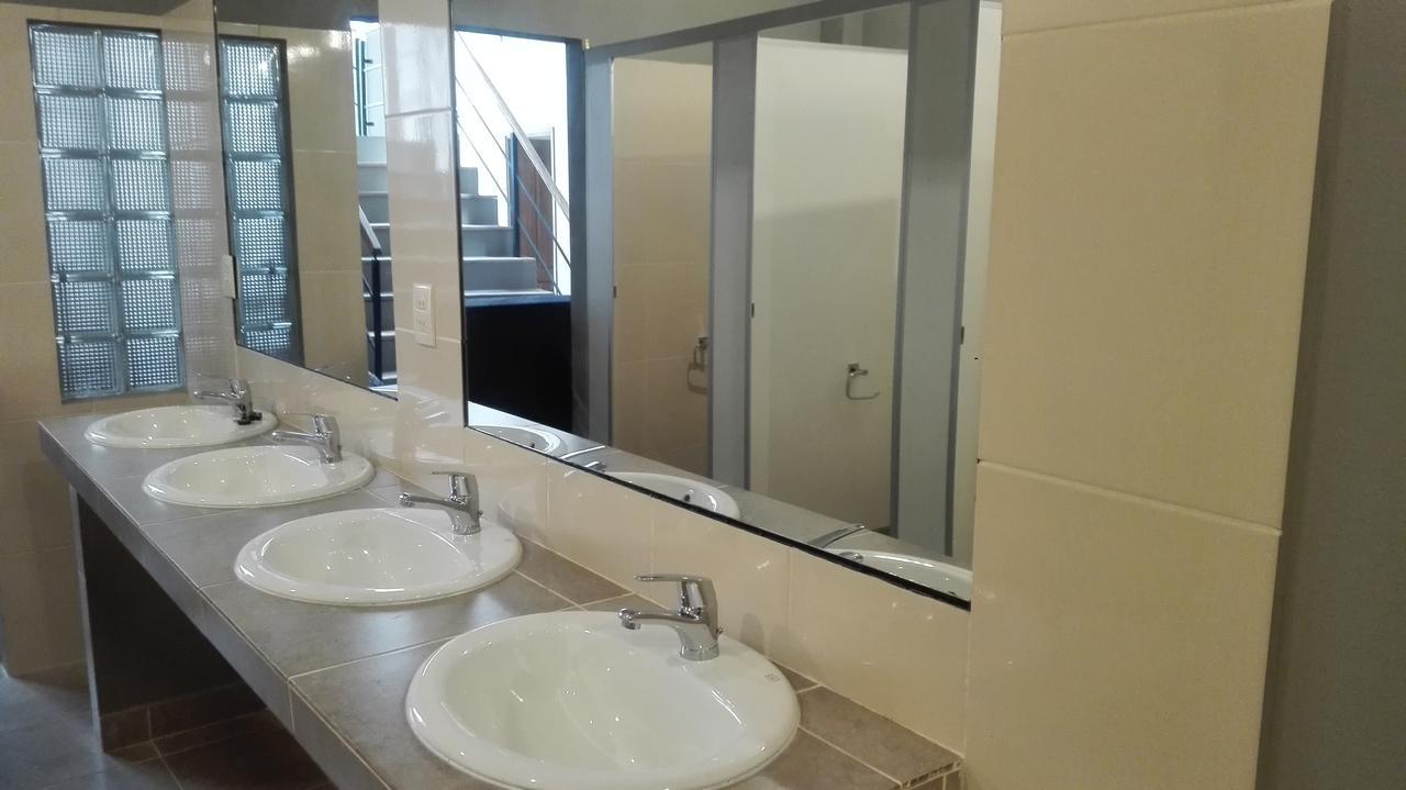 Piedra Blanca Backpackers Hostel Уюни Екстериор снимка
