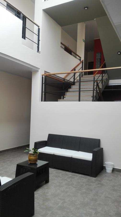Piedra Blanca Backpackers Hostel Уюни Екстериор снимка