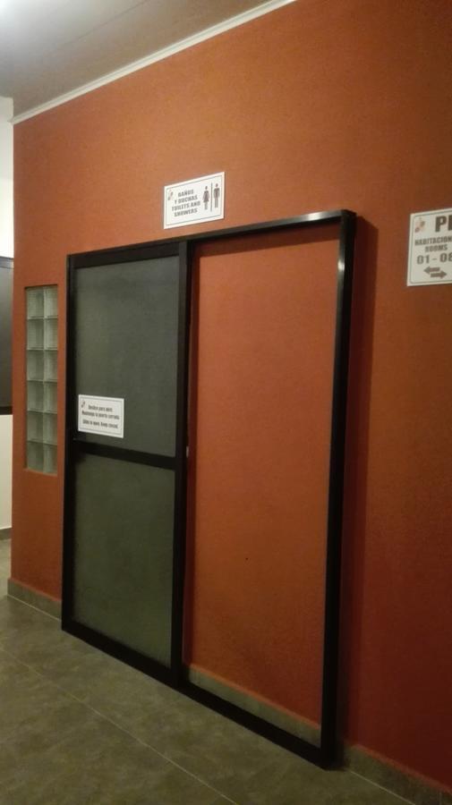 Piedra Blanca Backpackers Hostel Уюни Екстериор снимка