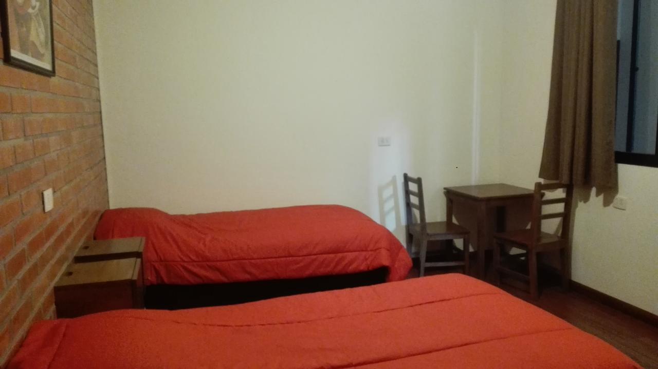 Piedra Blanca Backpackers Hostel Уюни Екстериор снимка