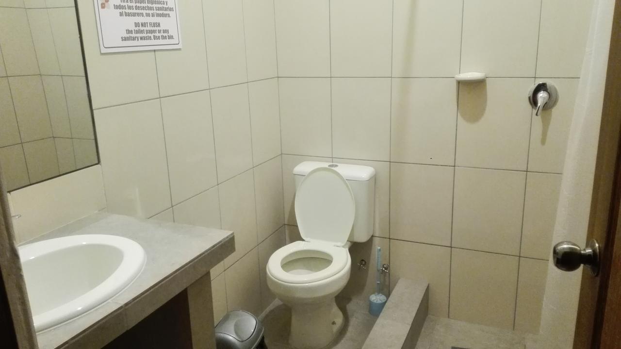 Piedra Blanca Backpackers Hostel Уюни Екстериор снимка