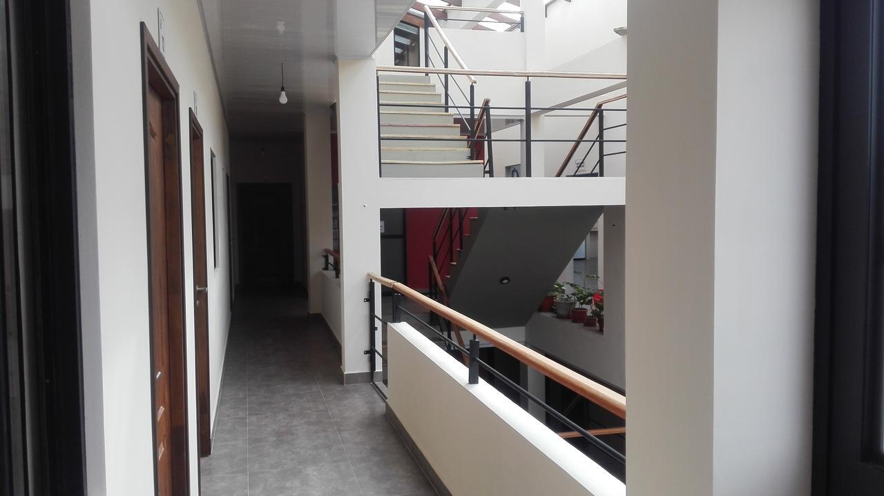 Piedra Blanca Backpackers Hostel Уюни Екстериор снимка